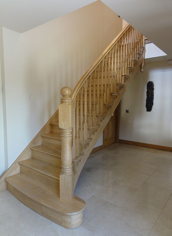 Oak-stairs- ballingearyjoinery.ie3.JPG-1.jpg